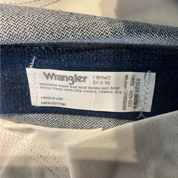 Vintage 90s Wrangler Faded Blue Relaxed Fit Cowboy Jeans - Picture 8 of 8